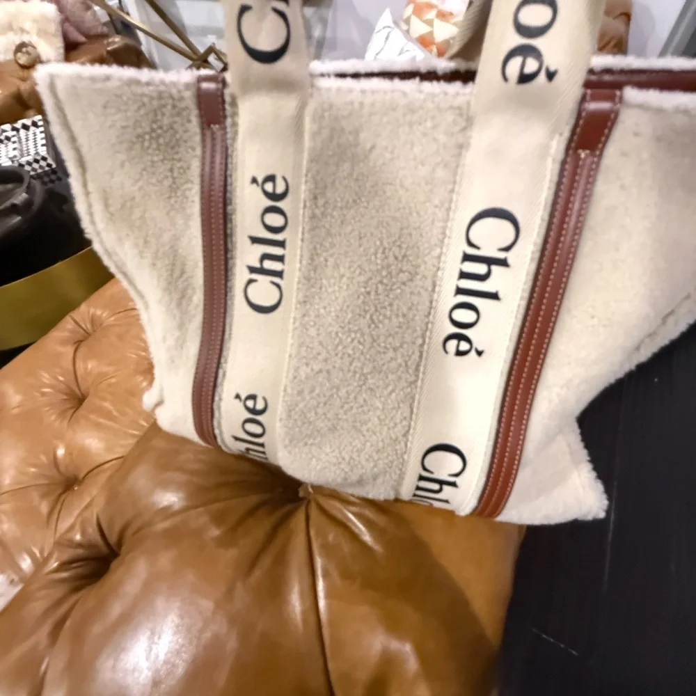 Chloe Large Woody Shearling Tote Bag - Picture 3 of 16